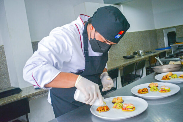 Matrícula semestral y pensión mensual x 3 materias con descuento solidario carrera Gastronomía
