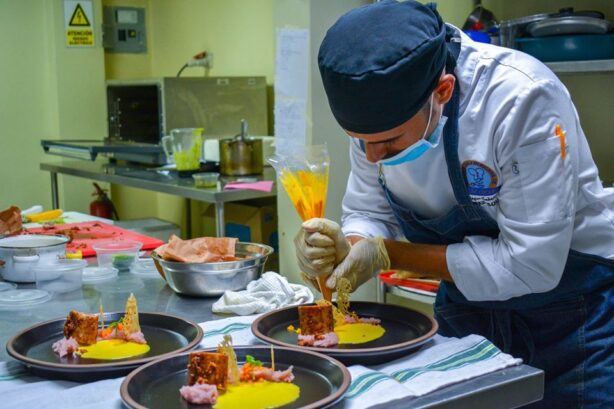 Matrícula Semestral con descuento solidario carrera Gastronomía