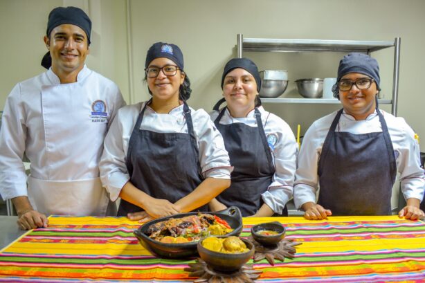 Matrícula semestral media beca con descuento solidario carrera Gastronomía